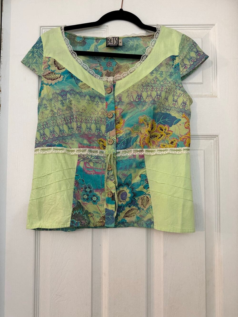 Vintage Bets by Canvasbacks Lace Trim Floral Mixed Media Top Size 8 Peplum